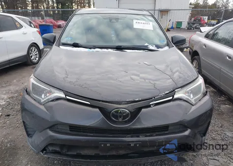 2018 Toyota Rav4 Le z USA, uszkodzony, nr VIN JTMBFREV8JJ731111